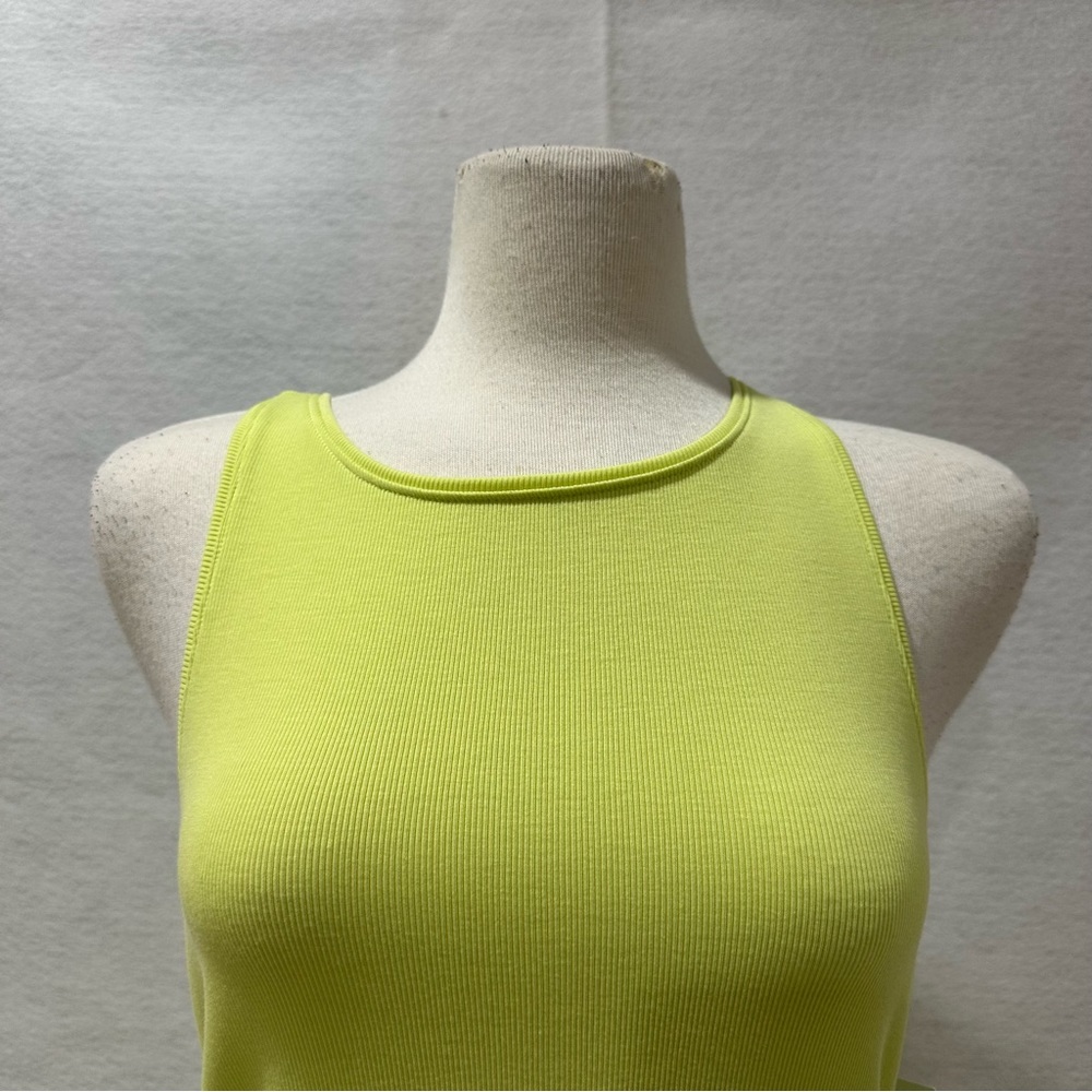 Large Nike Yoga Tank Top - Picture 3 of 11